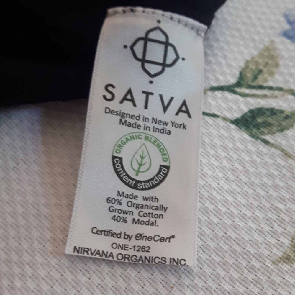 Size S Satva short sleeve black sweater - Picture 9 of 9